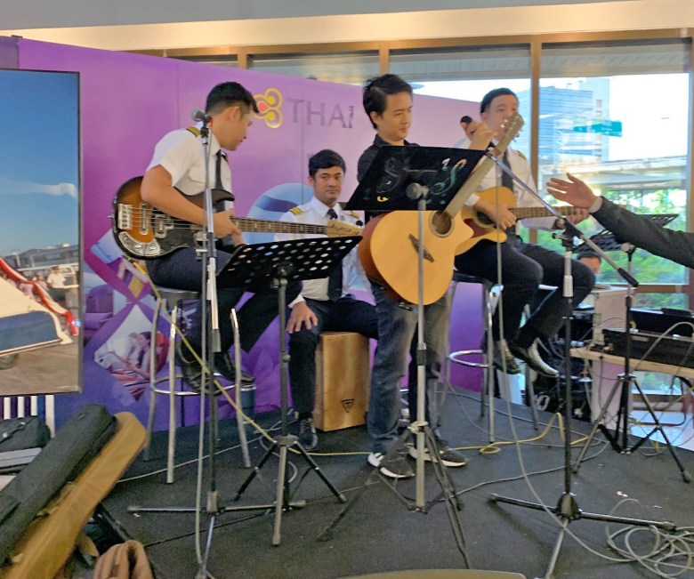 thai airways pilot band